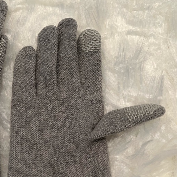 Bergdorf Goodman Cashmere Gloves - Picture 2 of 3